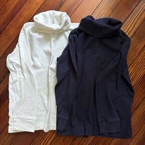 Hanna Andersson long sleeve turtleneck in navy and white, size 12 (6-7)